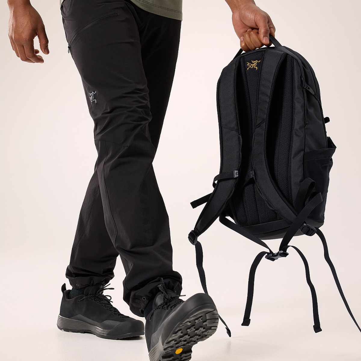 Arc'Teryx Zaino Mantis 16 Black - 5 Arc'Teryx Zaino Mantis 16 Black - 5