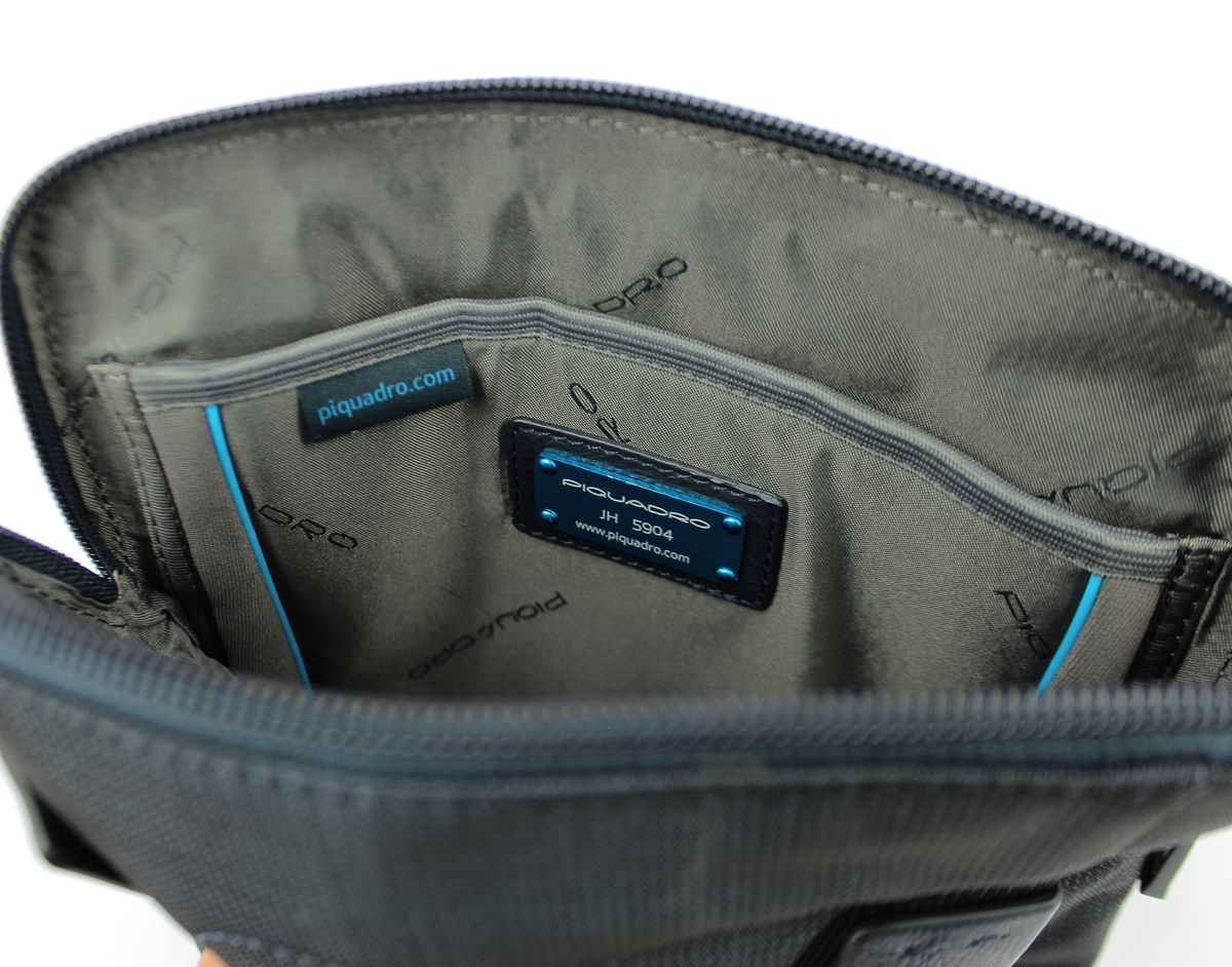 Organised pocket cross-body bag P16-CHEV/BLU-UN Organised pocket cross-body bag P16-CHEV/BLU-UN