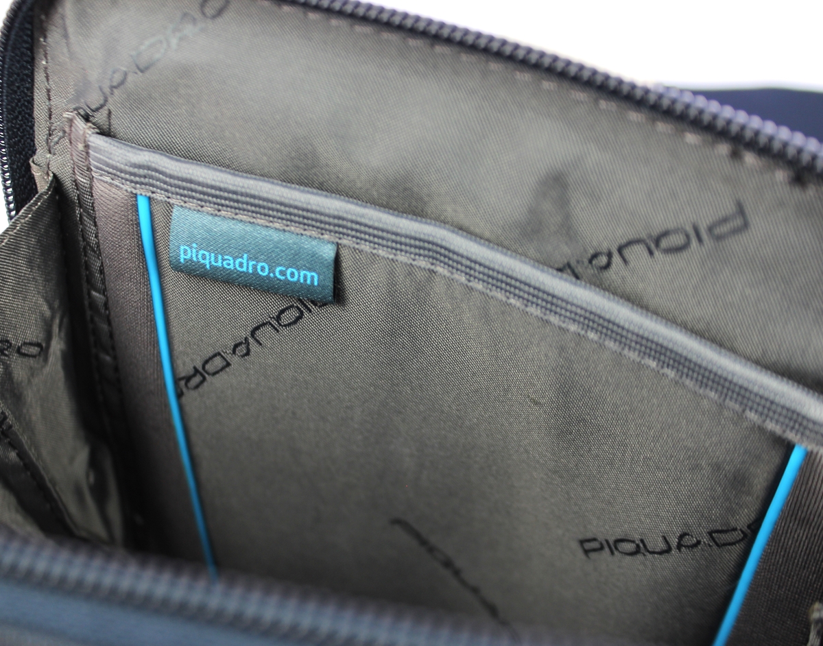 Organised pocket cross-body bag P16-CHEV/BLU-UN Organised pocket cross-body bag P16-CHEV/BLU-UN
