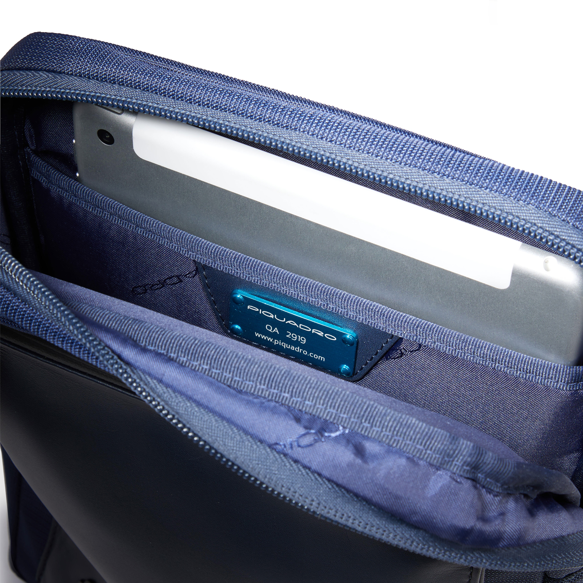 Piquadro Borsello Orion Porta tablet 11" Blu - 4 Piquadro Borsello Orion Porta tablet 11" Blu - 4