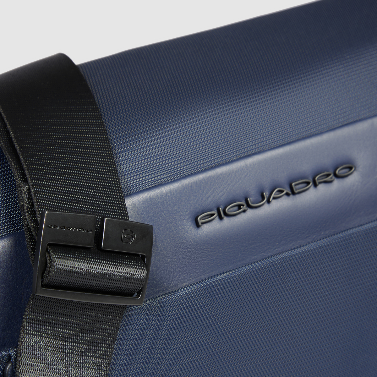 Piquadro Messenger Porta PC 15.6" Blu - 4 Piquadro Messenger Porta PC 15.6" Blu - 4