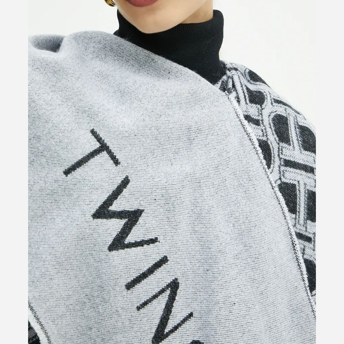 Twin Set Poncho Jacquard con Sciarpa Nero - 3