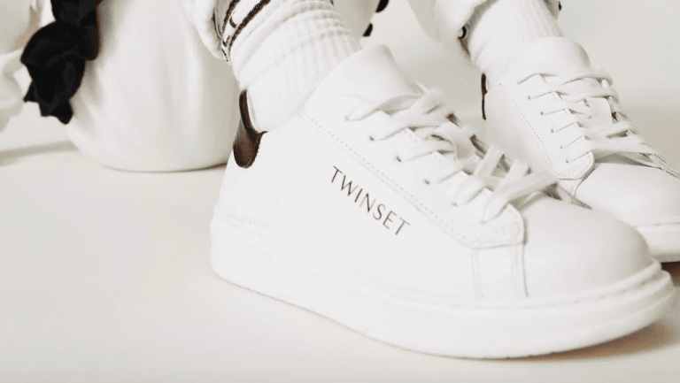 Sneakers donna 2024/2025: modelli e abbinamenti con borse