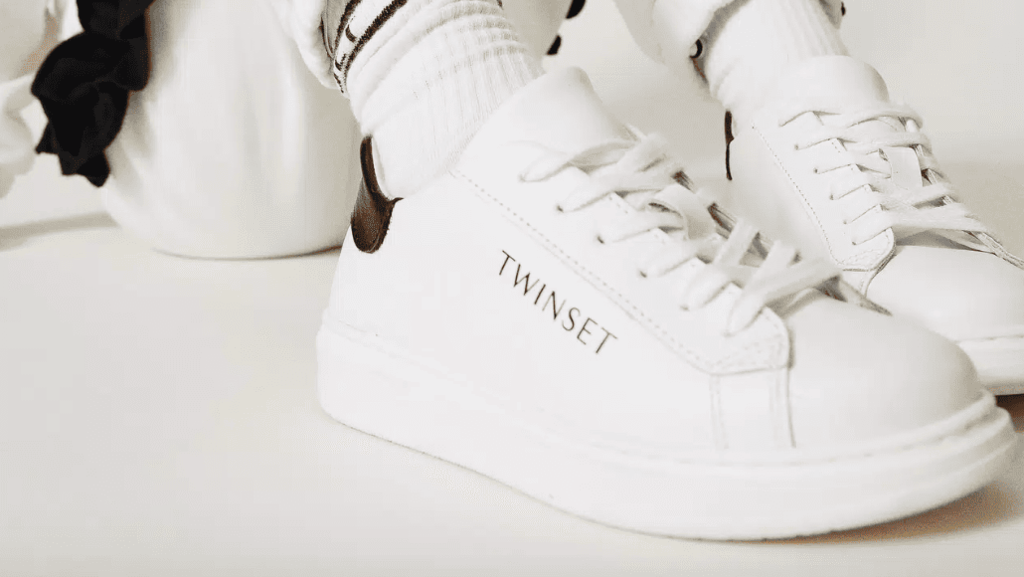 Sneakers donna 2024/2025: modelli e abbinamenti con borse