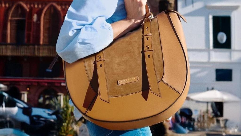 Borsa suede di tendenza primavera 2025: 7 modelli must-have